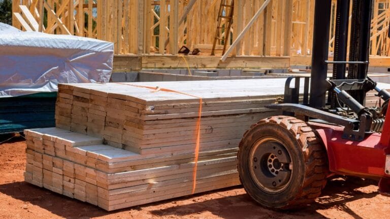 صورة بها خشب ومواد بنا للتعبير عن مواد البناء: رحلة عبر الزمن من الماضي إلى المستقبل 2024