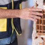 كيفية تحقيق التوازن بين التكلفة والجودة في صناعة المقاولات