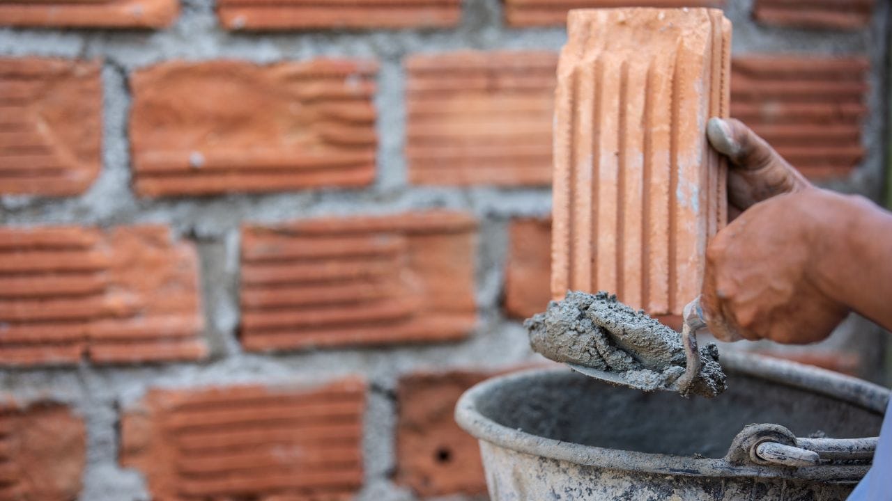 Subsidized Building Materials in Kuwait: A Step Towards Supporting the Contracting and Construction Sector صورة مكتوب عليها المواد المدعومة للبناء في الكويت: خطوة نحو دعم قطاع المقاولات والبناء