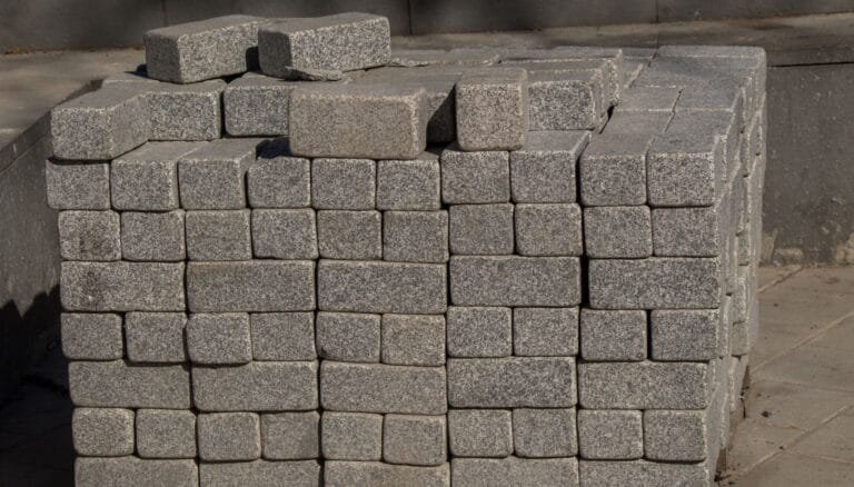 مواد البناء الكويت لعام 2025: توصيات من شركة العودة للمقاولات