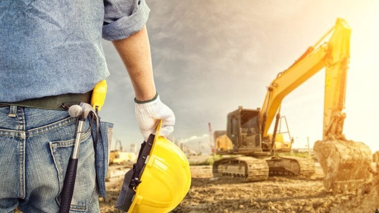 كيف تختار الأرض المناسبة للبناء؟ دليلك الشامل لاختيار الموقع المثالي