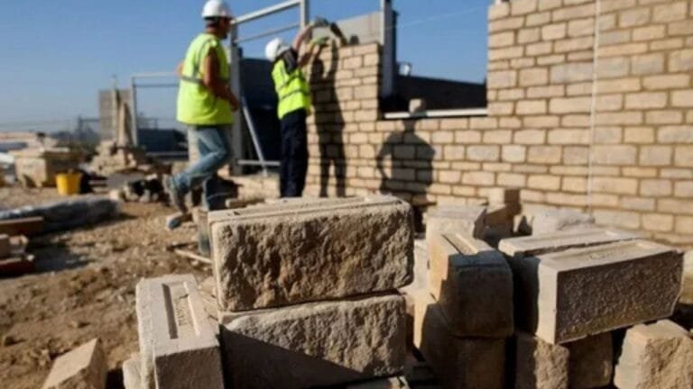 مقاولو البناء المدني