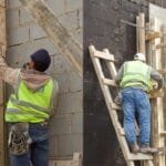 التوازن بين التكلفة والجودة في صناعة المقاولات