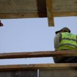 التصميم الداخلي الذي يوفر الطاقة: حلول مستدامة في اختيار الخامات والإضاءة