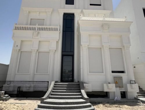 مدخل رئيسي ودرج رخام لفيلا في المطلاع — شركة العودة للمقاولات